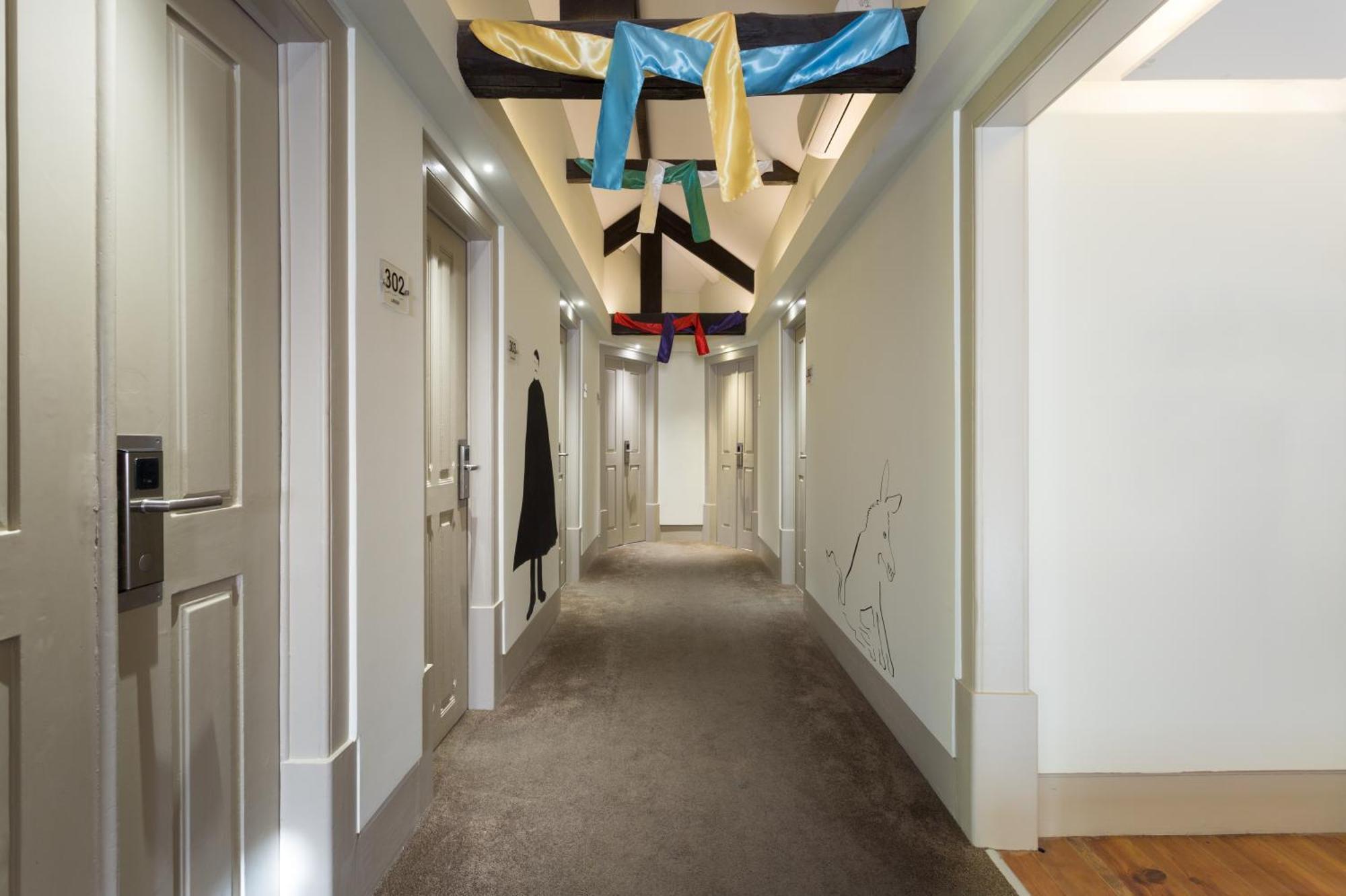 Serenata Hotel & Hostel コインブラ エクステリア 写真
