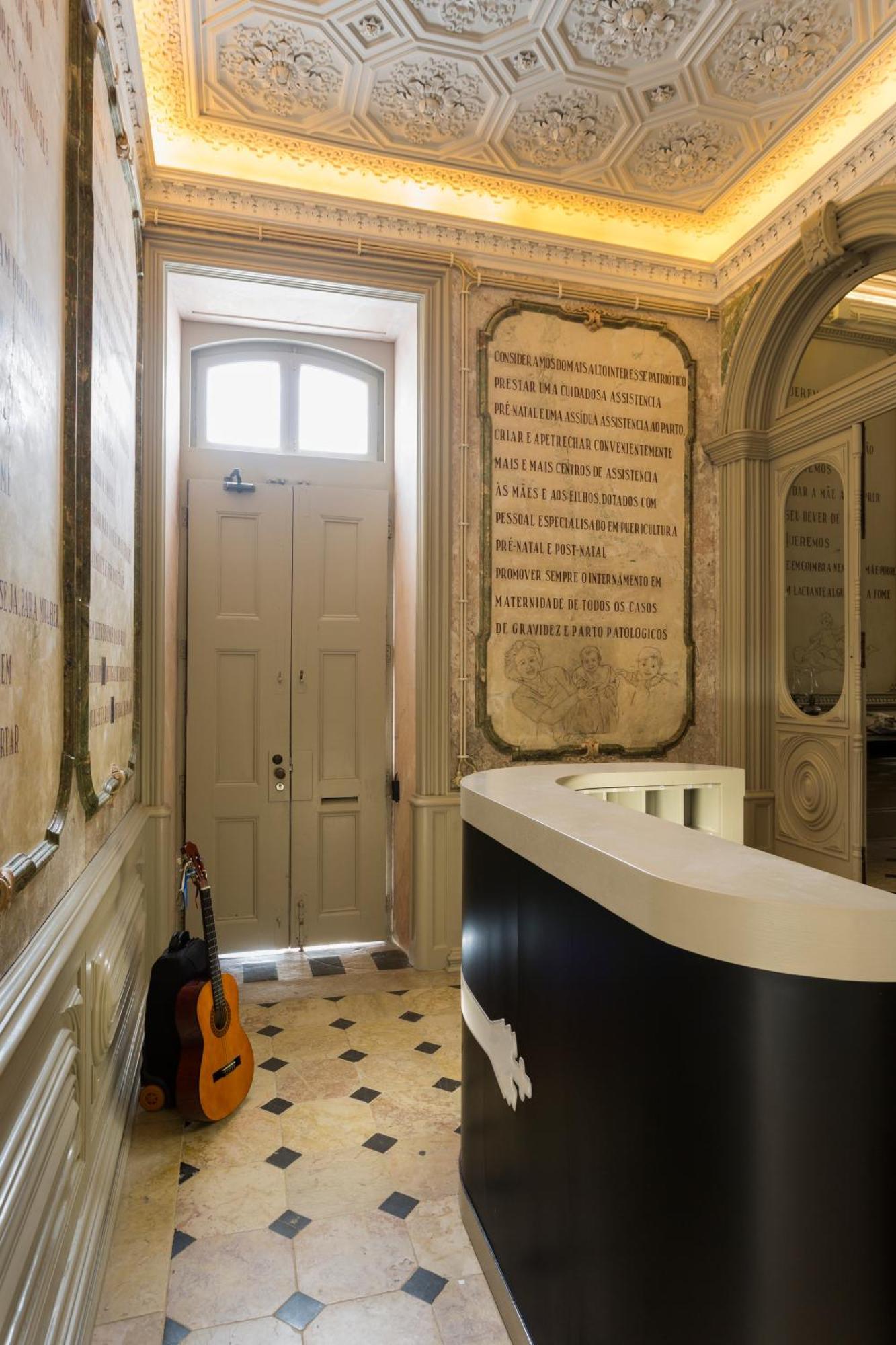 Serenata Hotel & Hostel コインブラ エクステリア 写真