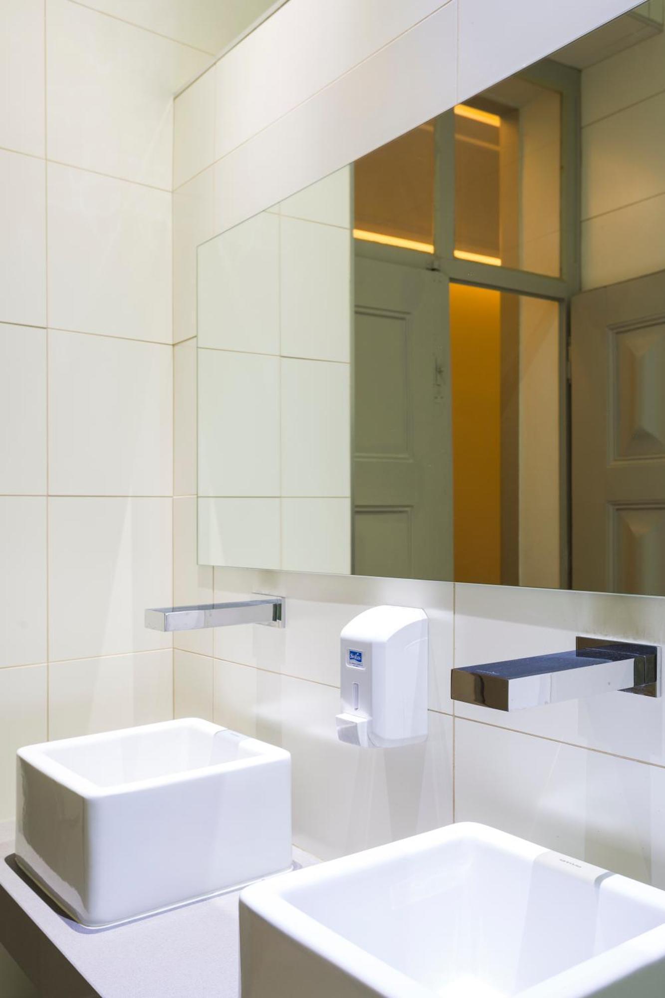 Serenata Hotel & Hostel コインブラ エクステリア 写真